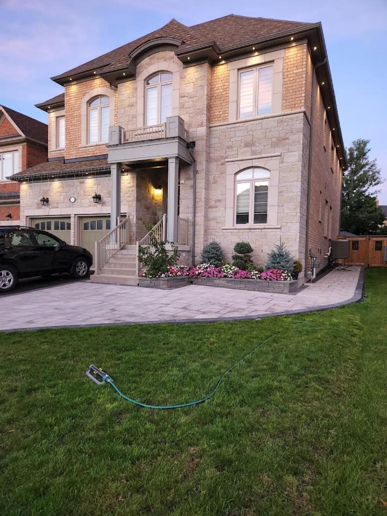 2 Bedrooms 2 Washrooms 2 Parking Spots Basement Apartment Newmarket Exterior photo
